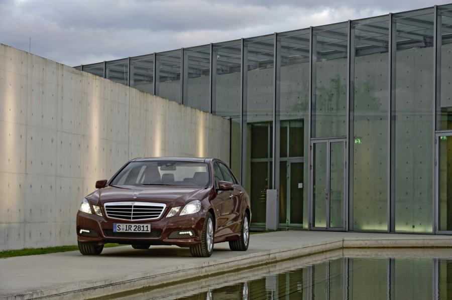  Mercedes-Benz E-Class 2010 года  (фото 19 из 128)